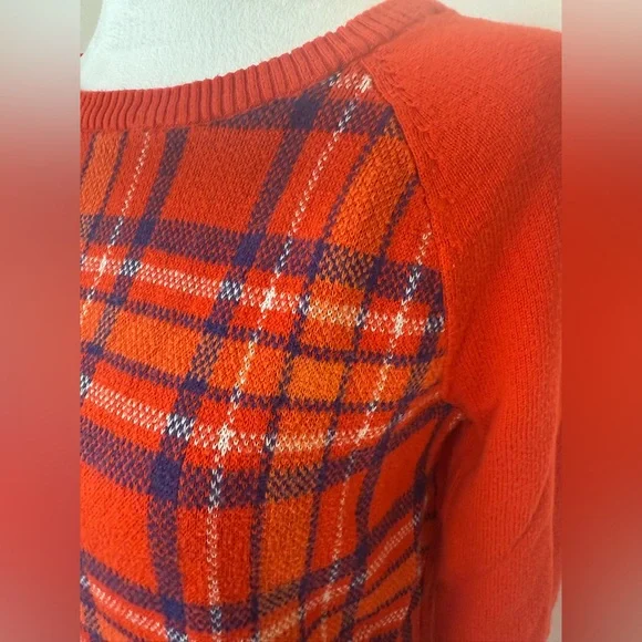 Classic Red Plaid Knit Sweater - Comfortable and Stylish - Picture 5 of 12